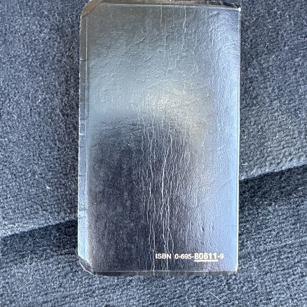 Follett‎ Vest-Pocket Dictionary Revised And Enlarged 1975